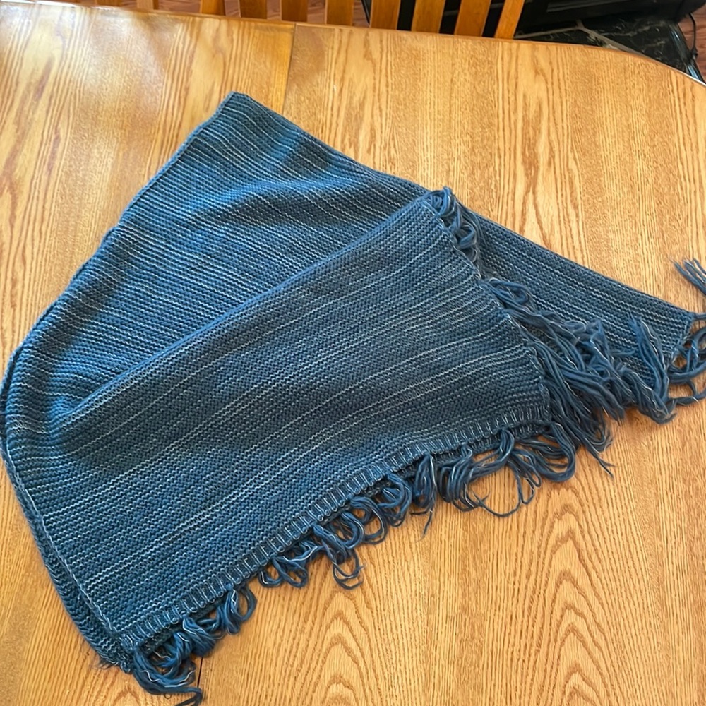 LULAROE WOMENS CROCHET BLUE PONCHO 4 BUTTON FRONT ONE SIZE FITS MOST. Worn once.